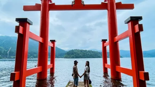 Heiwa-no-Torii (Hakone Shrine)