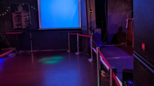 R Lounge