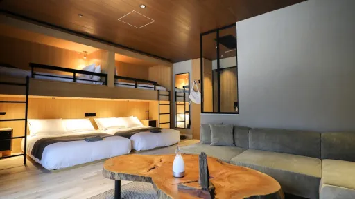 TRUNK(HOTEL)