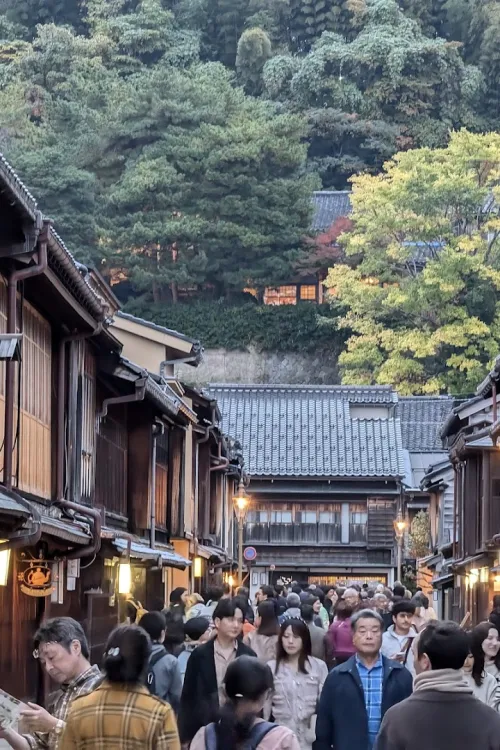 Higashi Chaya District