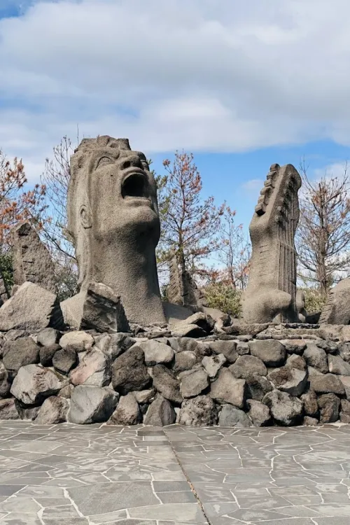 "Portrait of a Shout" Monument