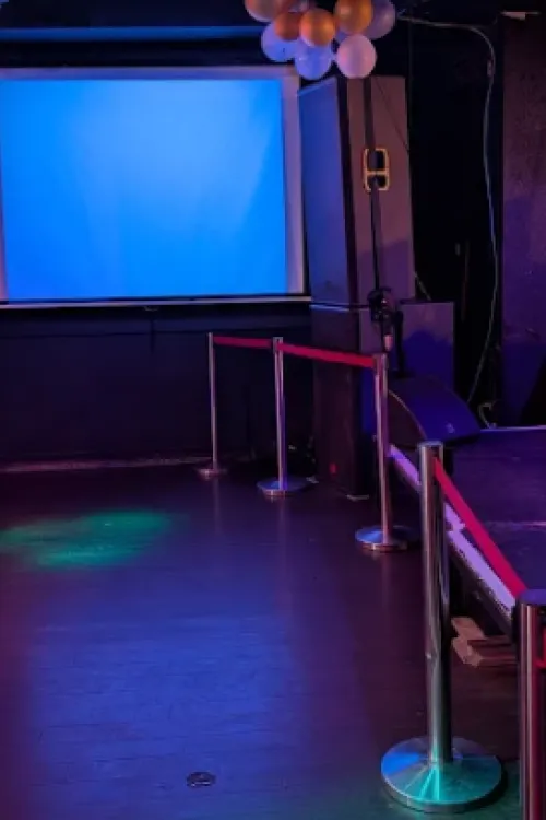 R Lounge